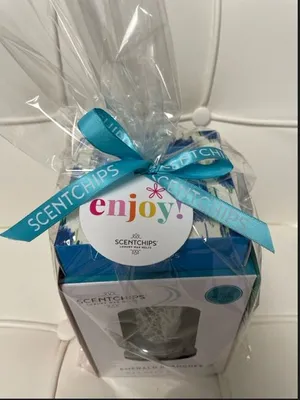 Love our new bright logo ribbon to make Scentchips the perfect gift