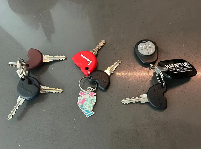 CustomRibbonsNow.Com - Metal Keychain