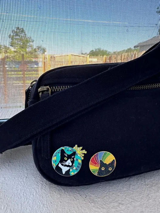 CustomRibbonsNow.Com - Hard Enamel Pin