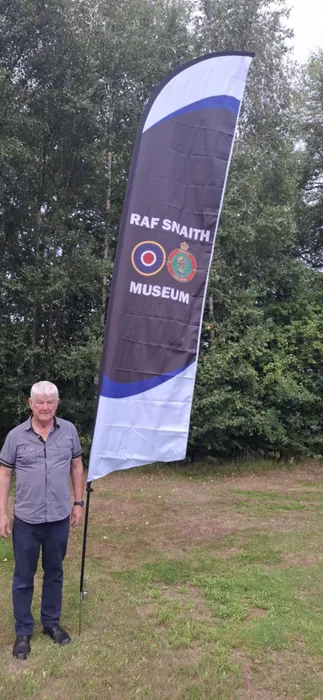 CustomRibbonsNow.Com - Feather Flag