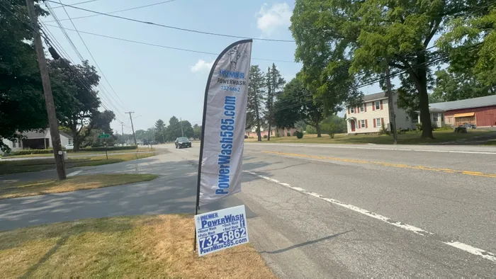 CustomRibbonsNow.Com - Feather Flag