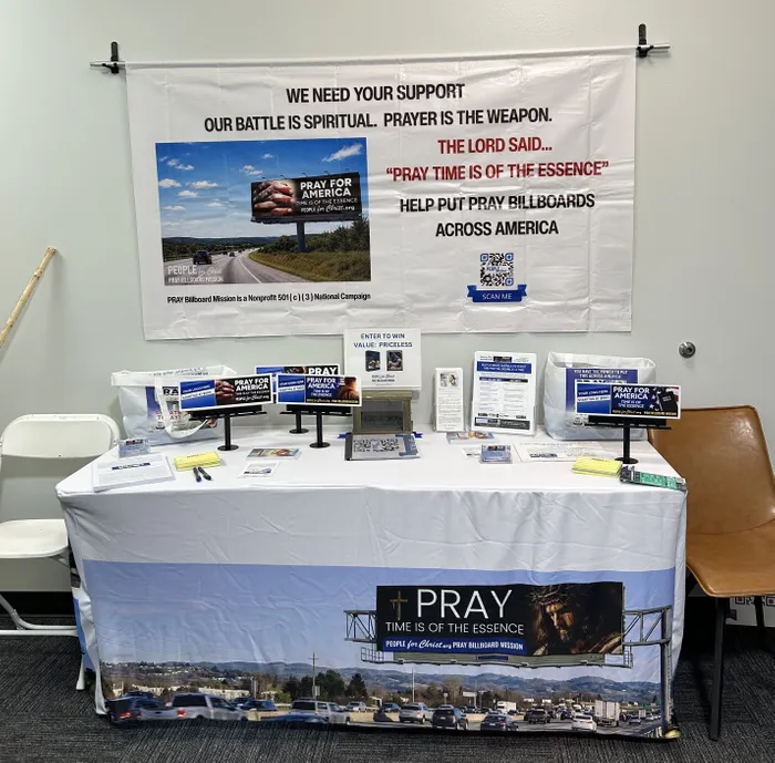 CustomRibbonsNow.Com - Custom Vinyl Banners
